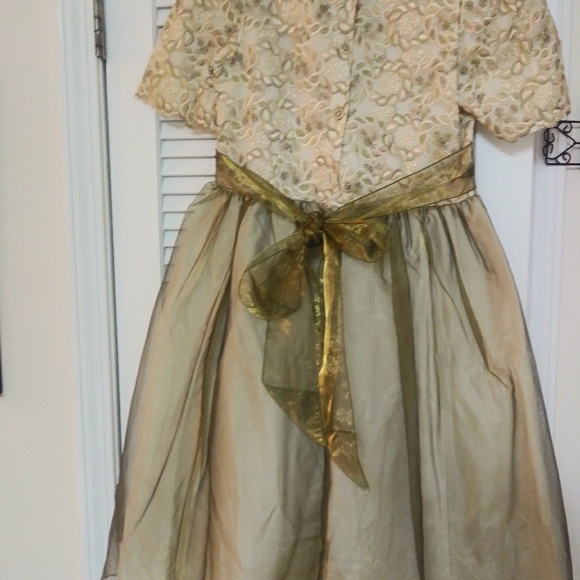 Kids Dress - Picture 3 of 4